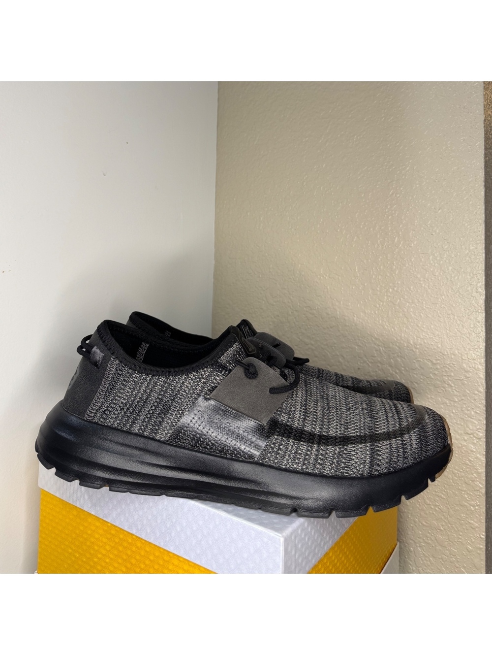 Hey Dude Wally Grip Knit Gray Black Men’s Size 11 UltraGrip Casual Shoes